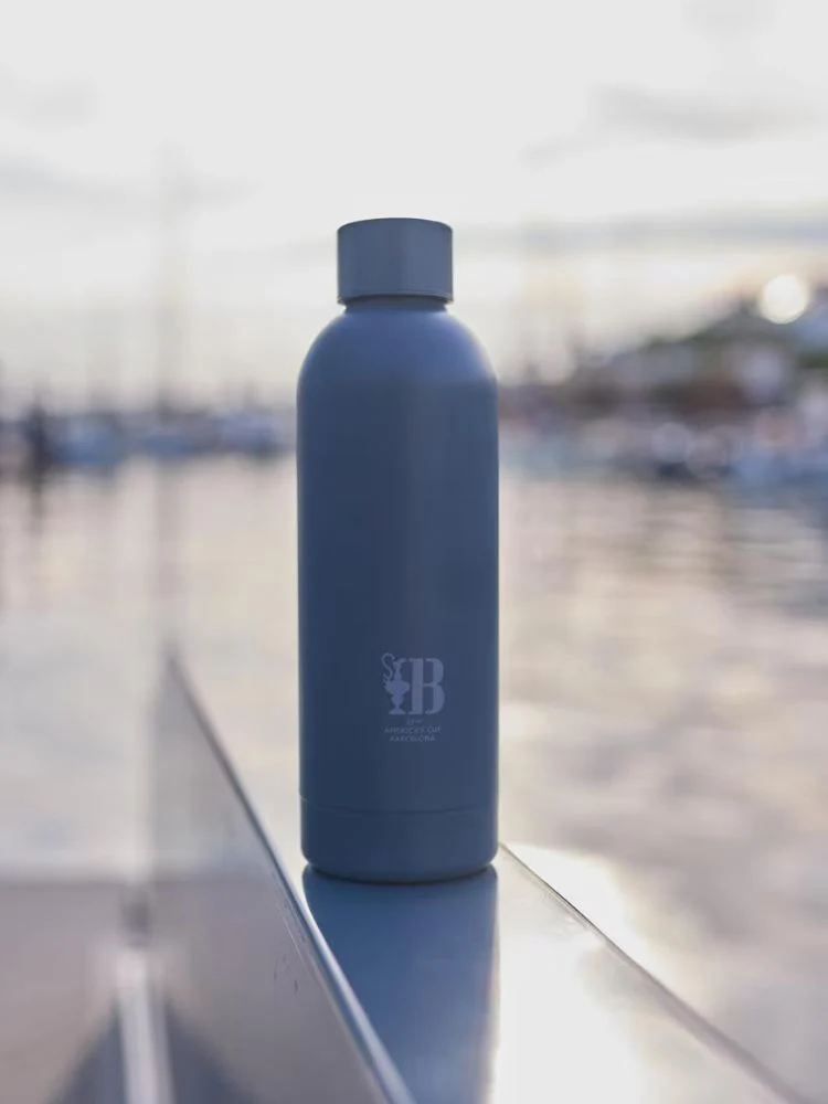BOTELLA DE AGUA AMERICA’S CUP EDICIÓN ESPECIAL GRIS ENCELADUS 500ML