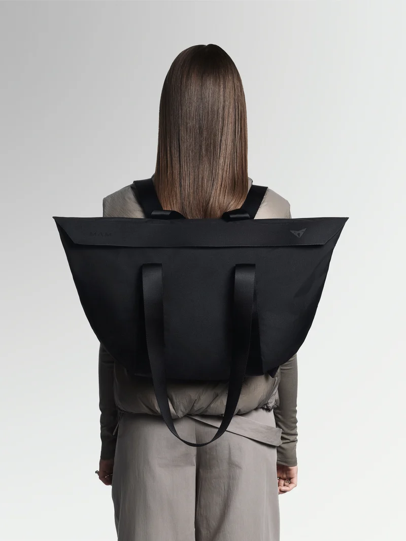 MOCHILA TOTE BAG NEGRO UNISEX - MAM x CUPRA